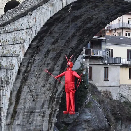 Casa Vignolet : La Finestra Su Pont-Saint-Martin
